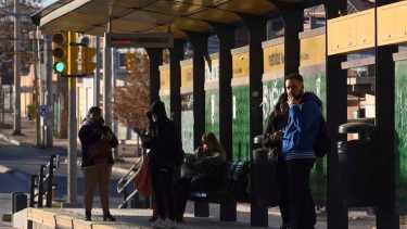 Los usuarios esperan frecuencias menores y confiables para poder programar la llegada a destino (foto Matías Subat)