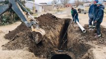 Imagen de Comenzó la ampliación de la red cloacal para un barrio de Huergo