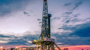 Arabia Saudita podría aumentar uno unos 150.000 barriles diarios mientras que EAU está en su capacidad máxima. Foto: Gentileza.