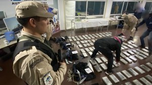 Secuestraron 170 kilos de cocaína que estaban flotando en la ría de Bahía Blanca