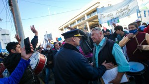 Inician sumarios a personal policial por el reclamo de mayo en Viedma