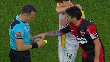 Pablo Pérez fue amonestado en el segundo tiempo, cuando su equipo estaba perdiendo. 