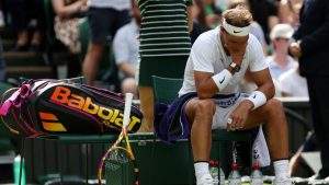 Nadal se bajó de la semifinal de Wimbledon por su lesión abdominal