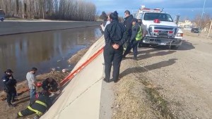 Un chico de 9 años cayó al Canal Grande en Roca y fue rescatado por los bomberos
