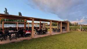 Robaron en un restaurant de Roca: se dieron el tiempo de comer y tomar, antes de la fuga