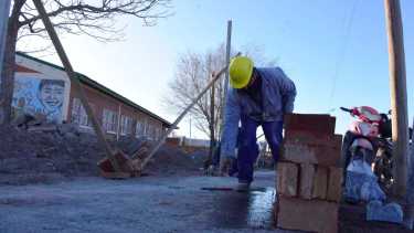 Los paredones comenzaron a construirse a fines de junio. Foto César Izza