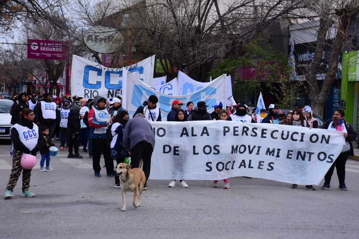Marcha de la CCC en las calles de Roca. Foto: Cesar Izza