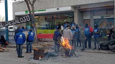 También los miembros de la Cooperativa 1 de Mayo y la CTA se sumaron con una toma a la Sede de Gobierno. Fotos César Izza
