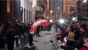 Video: graves incidentes en Independiente y suspensión del partido ante Atlético Tucumán