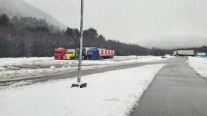 Nieve en la cordillera: el paso Samoré abrió para particulares y sigue restringido para camiones