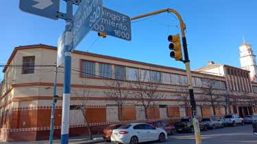 Extraoficialmente se informó que el semáforo de Sarmiento y San Martín tendrá sistema de fotomultas, al igual que todos los ubicados en avenida Roca.  (foto: César Izza)