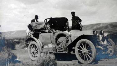 En 1914 llegaron los primeros autos Ford T que la compañía sumó a su empresa. (FOTO: museo Paraje Confluencia)