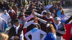 Así fue el Pericón Nacional Gigante en Viedma