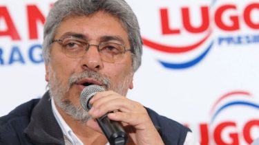 El expresidente Lugo sufrió un ACV y está conectado a un respirador.