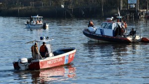 Volvían de trabajar en un bote y fueron embestidos por una lancha deportiva: dos muertos
