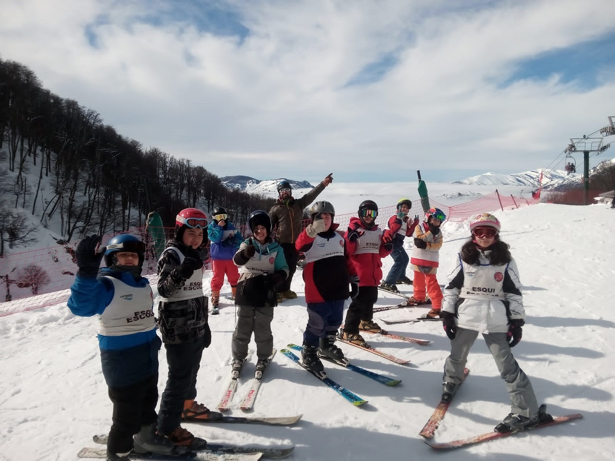 El programa Esquí Escolar se realiza desde hace años en Bariloche con los alumnos de 5to grado de escuelas públicas. Archivo