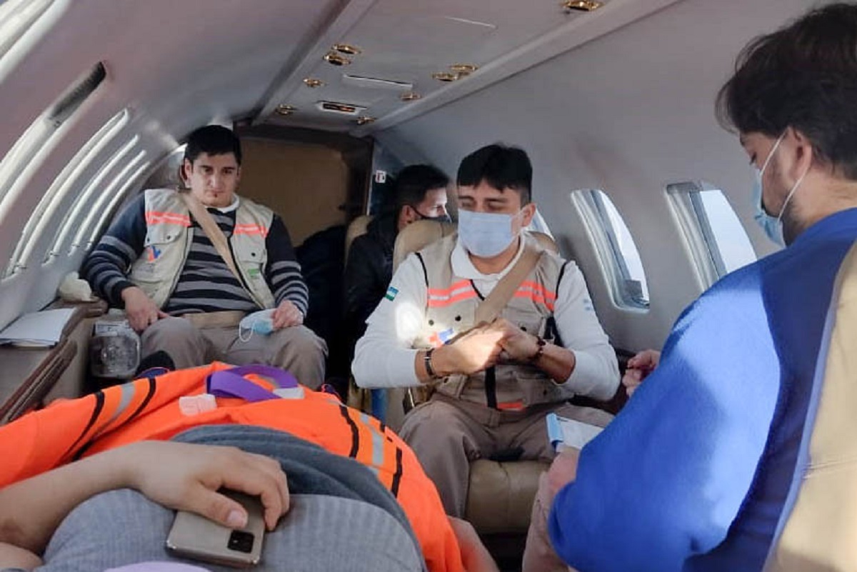 El segundo vuelo sanitario traslado a una afiliada de Ipross, procedente del hospital de Villa Regina. Foto: Gentileza Prensa de Río Negro.