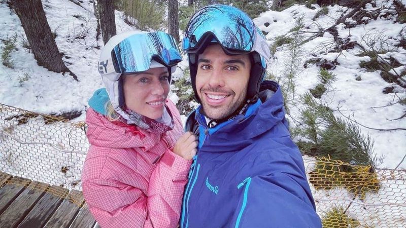 Nicole Neumann y Manu Urcera disfrutan de la nieve y vuelven a San Martín de los Andes.-