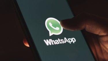 Los mensajes borrados en WhatsApp se pueden recuperar y ver con algunos trucos.