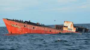 Un nuevo barco se hunde en Las Grutas: el parque submarino no para de crecer