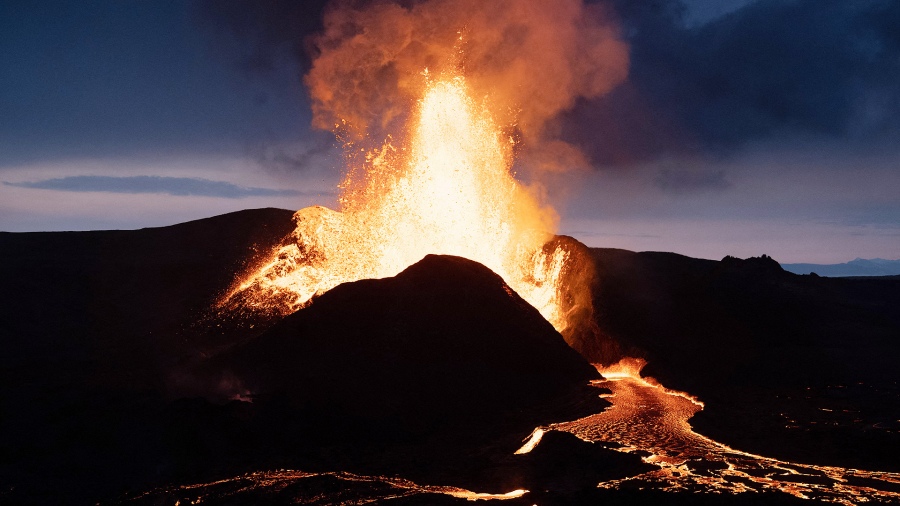 La erupción del volcán ocurrió en cercanías de la capital de Islandia.  Foto: AFP

