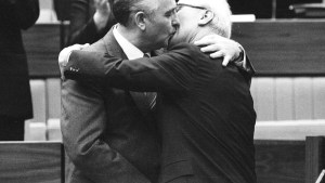 Gorvachov: amado en Occidente, cuestionado en Rusia