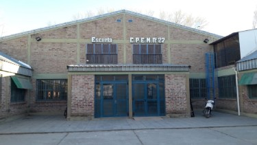 El trabajo interdisciplinario se realizará con la comunidad del CPEM 27 de Plottier. (Facebook).-