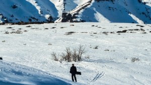 Cumplen el sueño de esquiar en este paraíso virgen e impactante del norte neuquino
