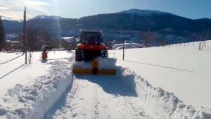 El tractor de los mapuches rescató en Aluminé a los crianceros cercados 15 días por un metro de nieve