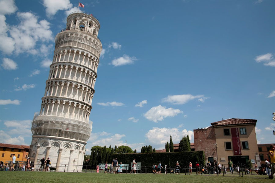 En más de veinte años, la Torre de Pisa corrigió su inclinación varios centímetros. (Foto: Getty Images).
