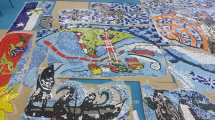 Imagen de Una artista de Bariloche coordinó un mural de mosaicos que será ensamblado en Malasia