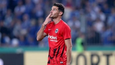Alario podría tener hoy su debut oficial en el Frankfurt.