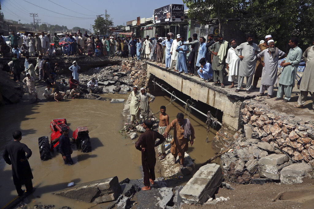 Las intensas lluvias provocaron fuertes inundaciones y millones de personas quedaron sin hogar. (AP Photo/Mohammad Sajjad)