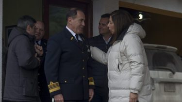 La gobernadora Arabela Carreras participó este miércoles del acto por el día de la Fuerza Aérea, que se organizó en Bariloche. (foto Marcelo Martínez)