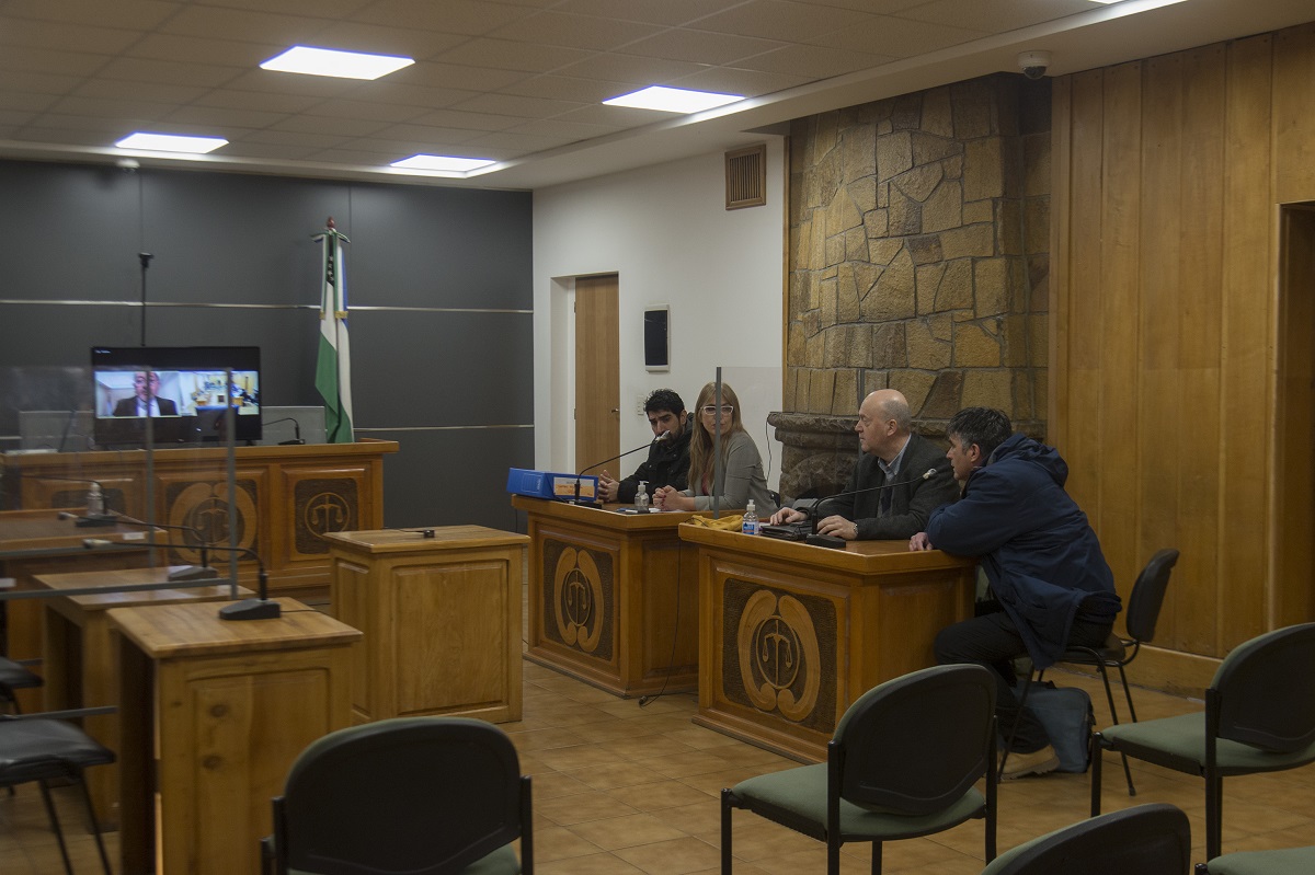 La audiencia judicial por la causa de usurpación contra la comunidad Buenuleo fue suspendida por el faltazo de los imputados. Foto: Marcelo Martinez