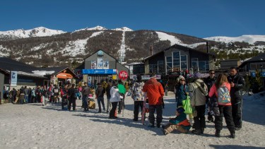 El cerro catedral permaneció cerrado a partir del sábado al mediodía. Hoy volvió a habilitar pistas. Foto: Marcelo Martinez