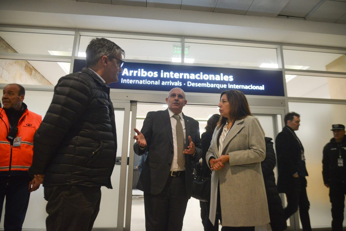El ministro de Transporte de la Nación, Alexis Guerrera, estuvo este martes en Bariloche, junto a la gobernadora Arabela Carreras para hacer anuncios. (foto Marcelo Martínez)