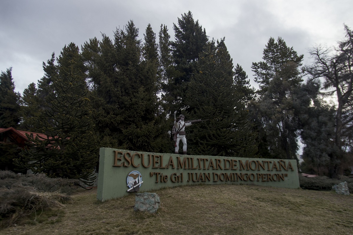 La Escuela Militar de Montaña en Bariloche tiene a unas 400 personas entre voluntarios, suboficiales y oficiales. Foto: Marcelo Martinez