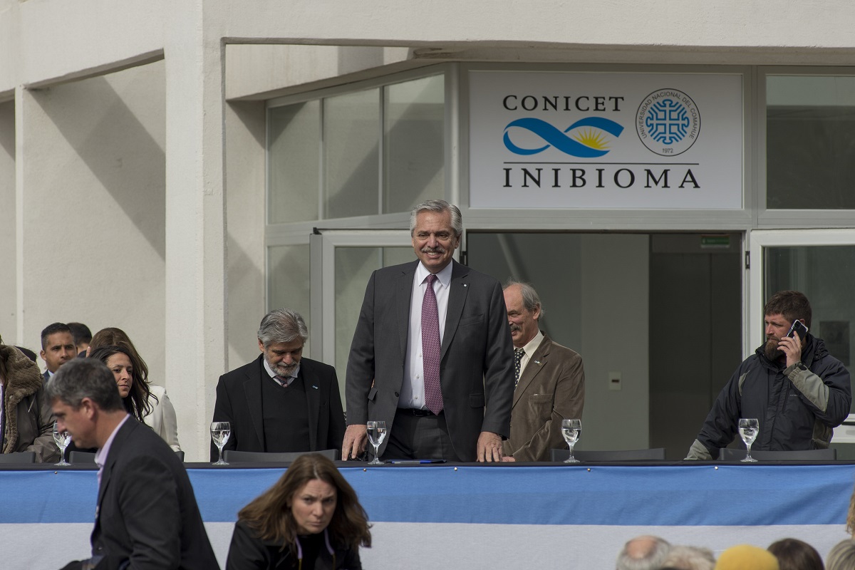 El presidente Alberto Fernández encabezó en Bariloche el acto de inauguración del edificio de Inibioma, un instituto de biología y medio ambiente. Foto: Marcelo Martinez