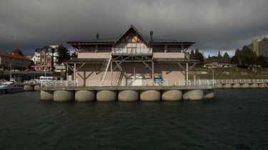 Gennuso no quiere dejar su gobierno sin  reactivar el puerto San Carlos. Foto: archivo