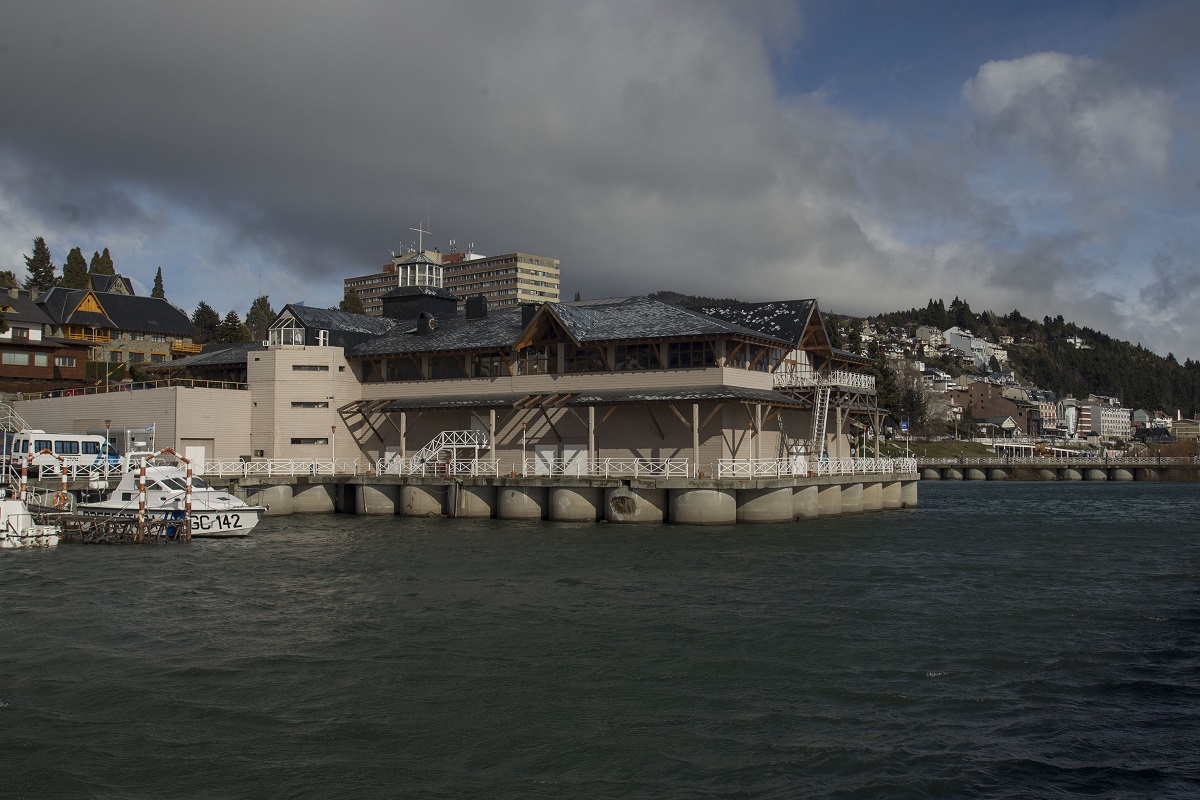 El puerto San Carlos no tiene actividad náutica ni amarres, tampoco su edificio ofrece servicios. Archivo
