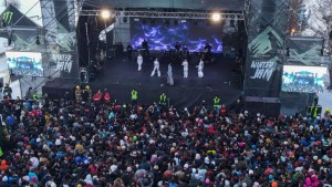 Cazzu reunió a más de 15.000 espectadores en un show gratuito en el cerro Catedral