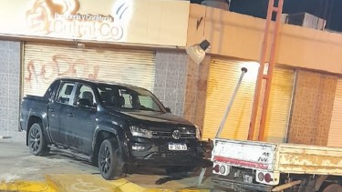 Una camioneta terminó sobre la vereda por una mala maniobra de otro auto