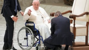 El Papa, a seis meses de guerra en Ucrania: «Los inocentes están pagando la locura»