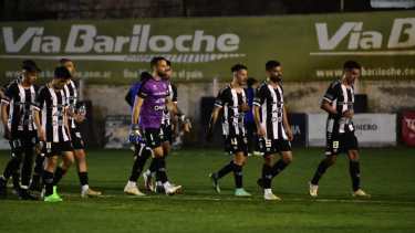 Cipo se fue cabizbajo, con la sensación de dejar 2 puntos en el camino. (Foto: Yamil Regules)
