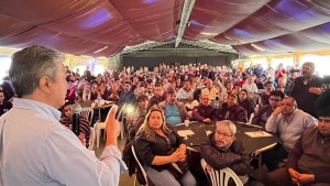 Figueroa desafió a que en diez días se identifique el líder en cada localidad de Neuquén