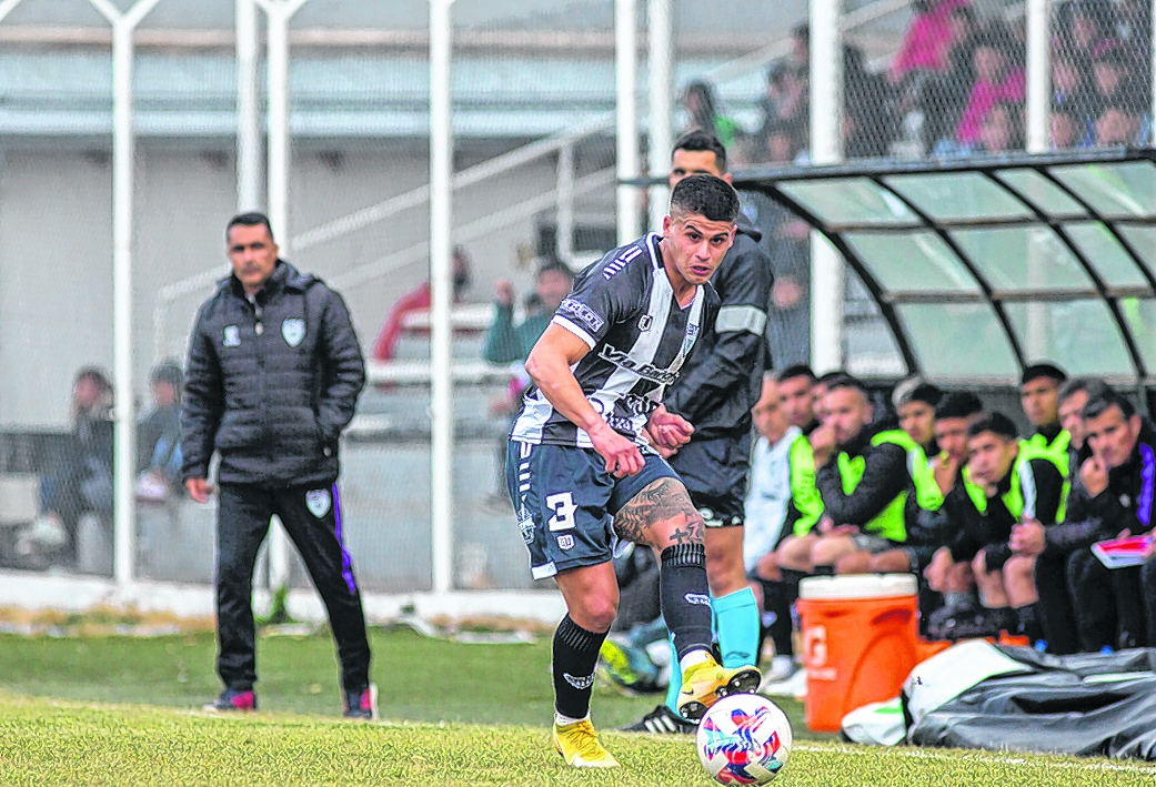Gastón Roselló es una fija en el lateral izquierdo del equipo que comanda Medero. Buena oportunidad para acompañar hoy al equipo. 