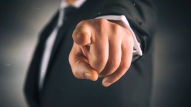 Hay algo indiscutible: el cambio propio es el camino; no se trata de cambiar a los otros, sino de cambiar uno. Culpar a otros no es la mejor manera de enfrentar la realidad.