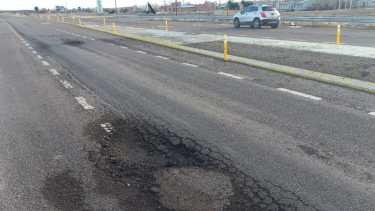 El acceso a Maquinchao presenta profundos pozos. Foto: José Mellado