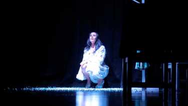 "La mujer invisible", con Alejandra Kasjan en escena, podrá verse este domingo en Ámbito Histrión.